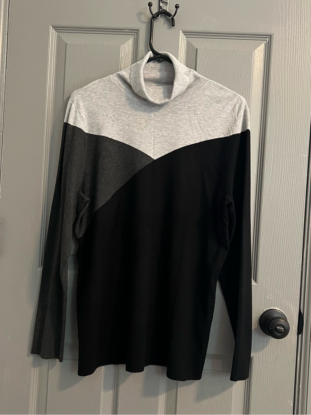 Chico's Black & Gray Colorblock Eco Turtleneck Knit Modern Lagenlook Artsy - Picture 7 of 8